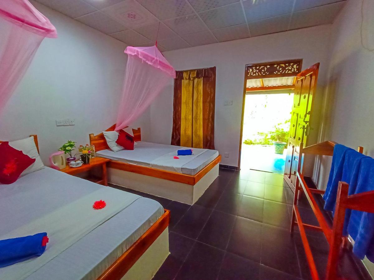 Sun Flower Homestay Сигирия Экстерьер фото