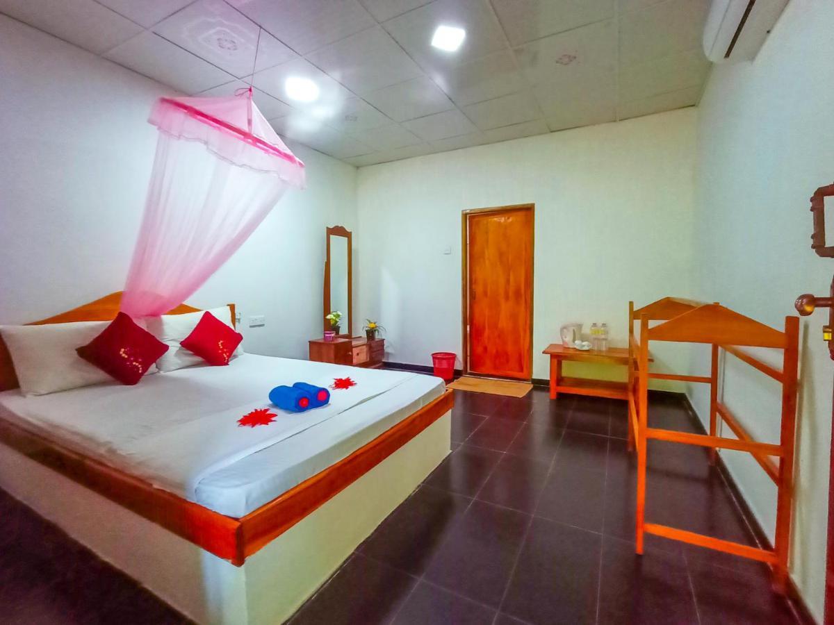 Sun Flower Homestay Сигирия Экстерьер фото
