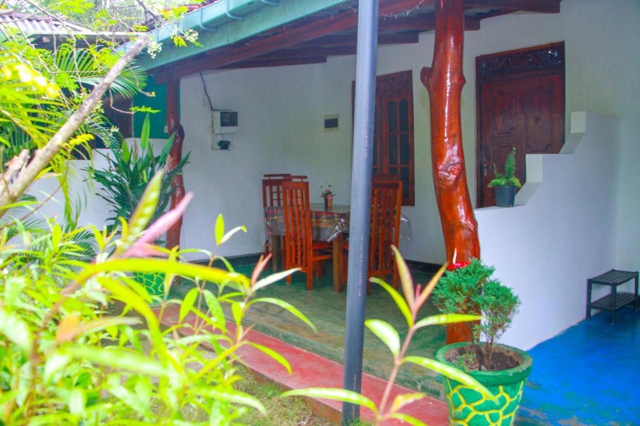 Sun Flower Homestay Сигирия Экстерьер фото