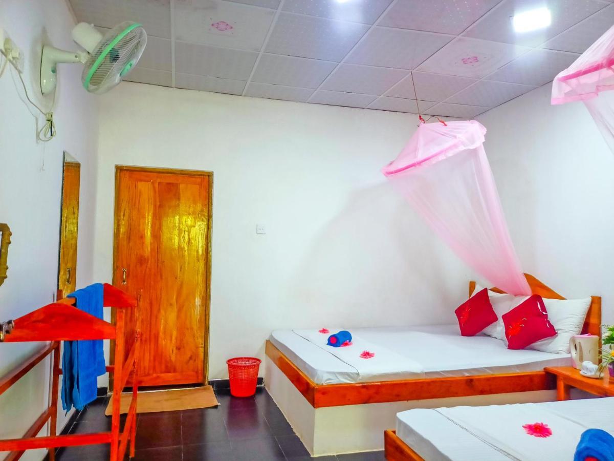 Sun Flower Homestay Сигирия Экстерьер фото