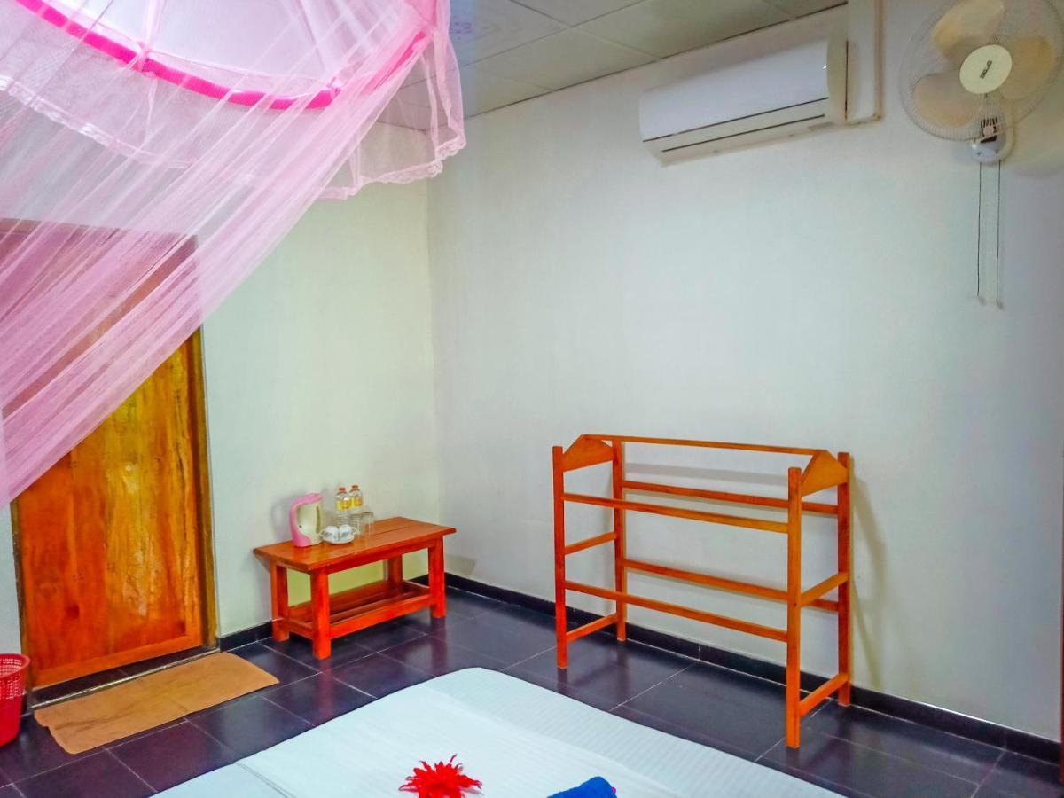 Sun Flower Homestay Сигирия Экстерьер фото