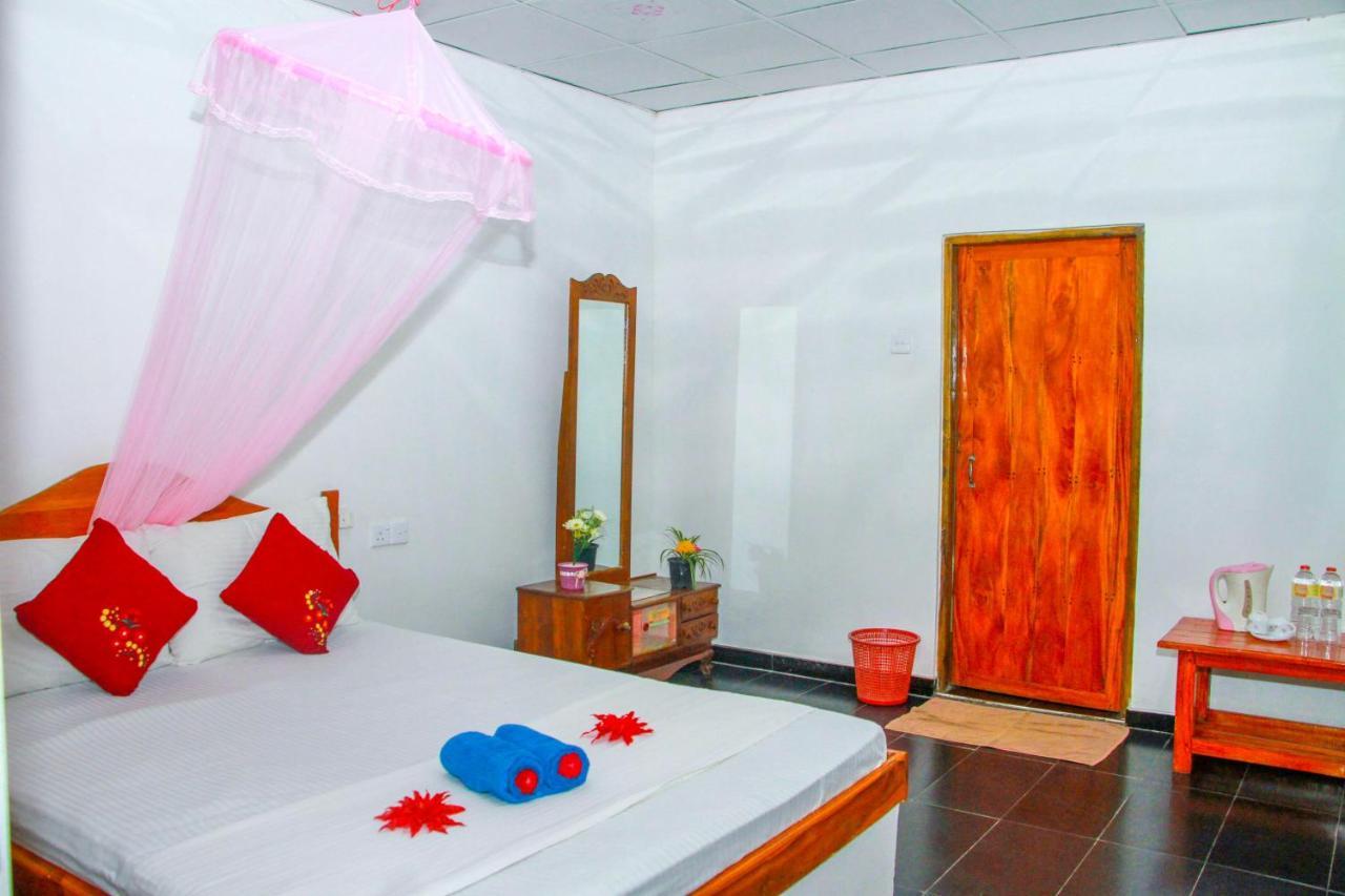 Sun Flower Homestay Сигирия Экстерьер фото