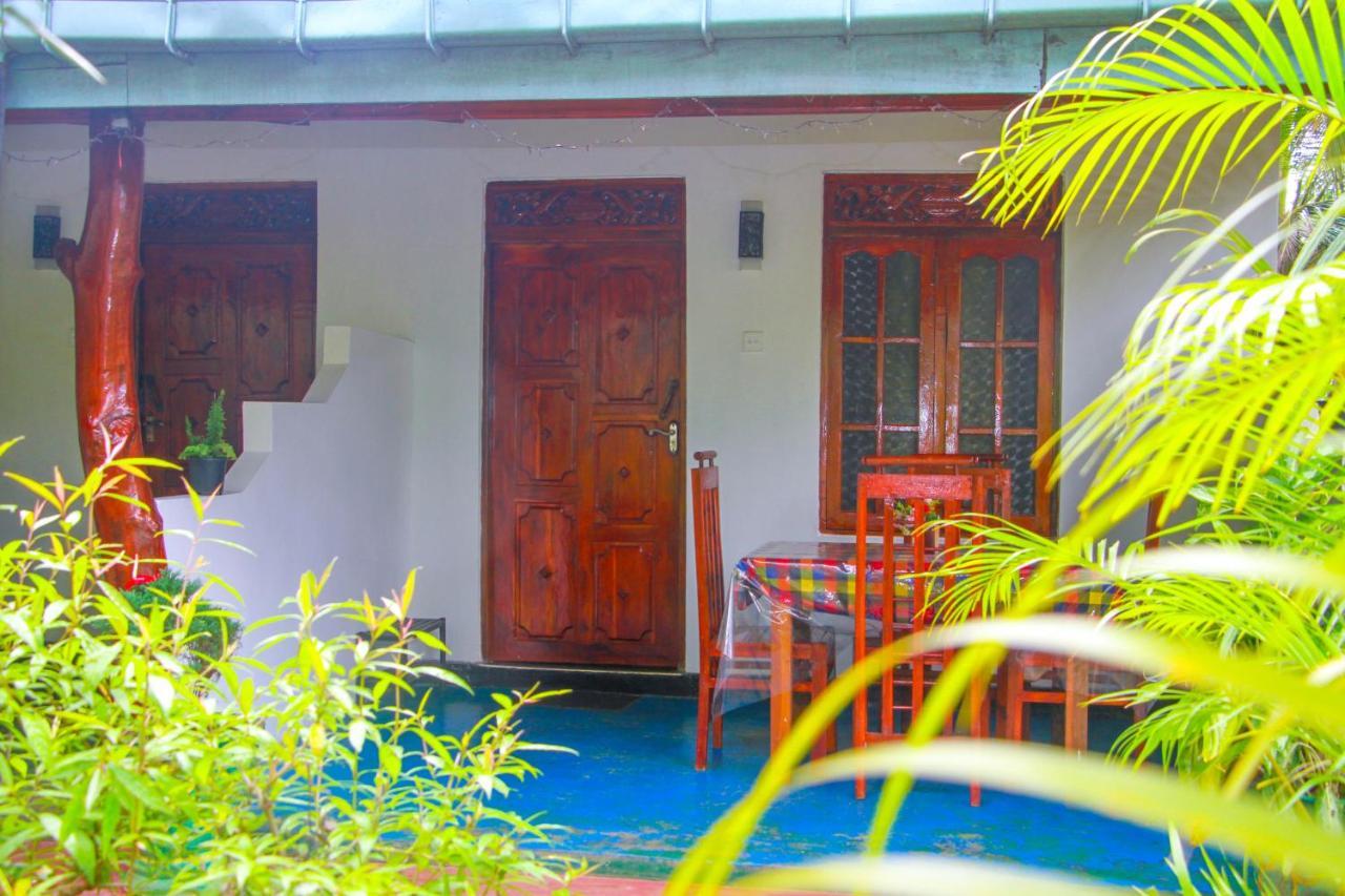 Sun Flower Homestay Сигирия Экстерьер фото