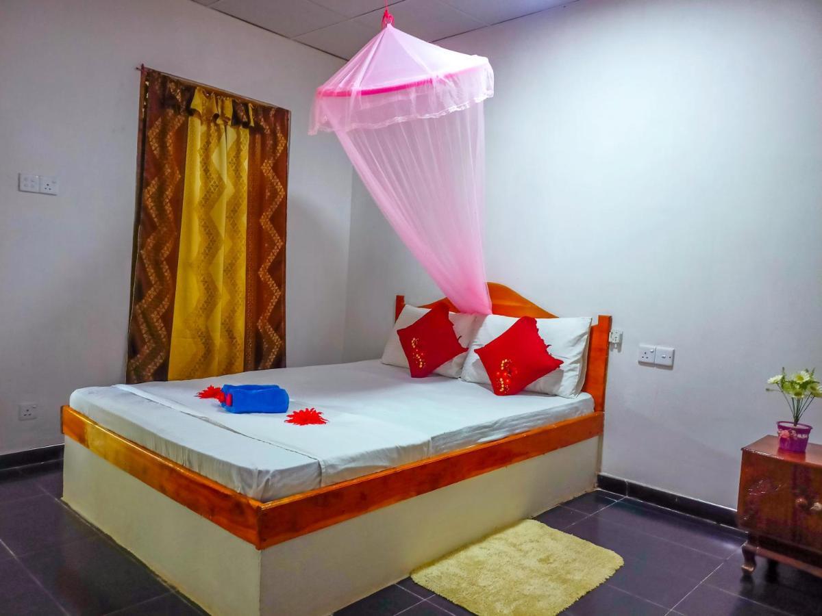 Sun Flower Homestay Сигирия Экстерьер фото