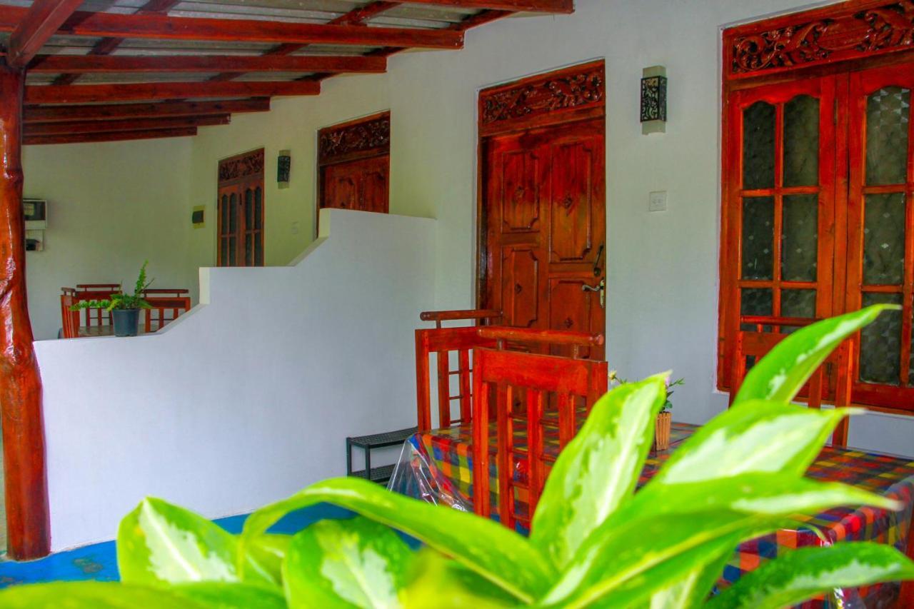 Sun Flower Homestay Сигирия Экстерьер фото