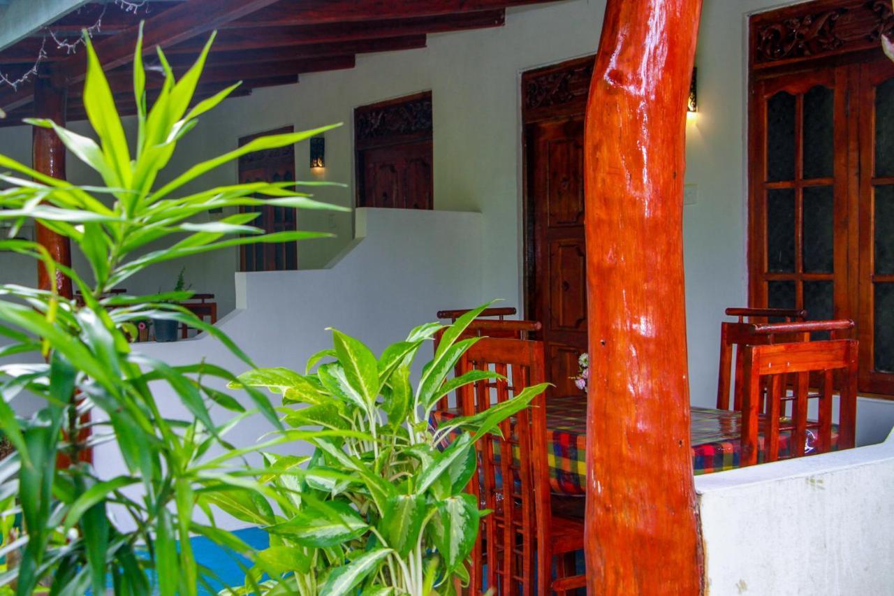 Sun Flower Homestay Сигирия Экстерьер фото