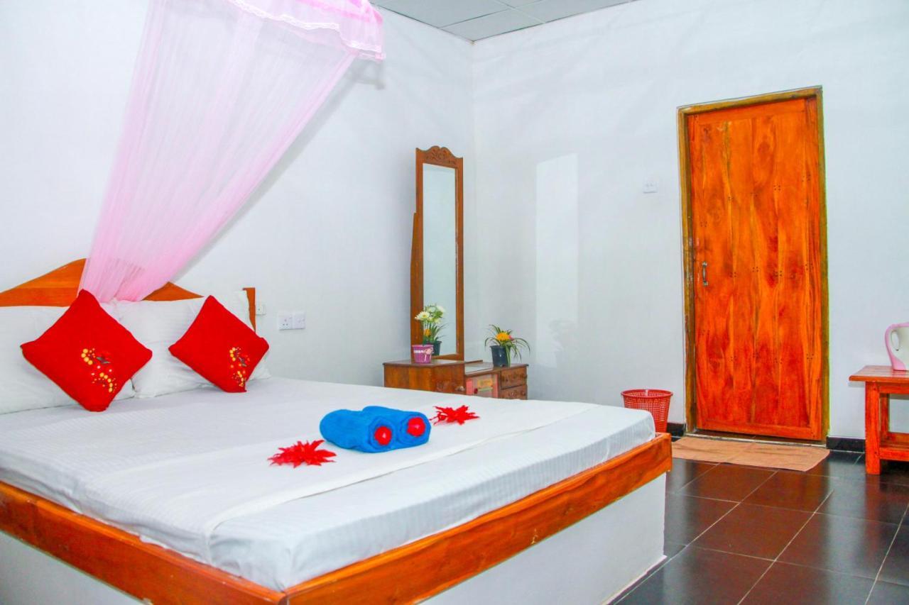 Sun Flower Homestay Сигирия Экстерьер фото