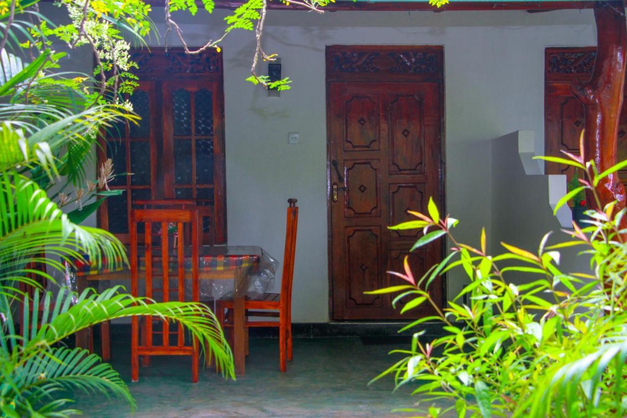 Sun Flower Homestay Сигирия Экстерьер фото