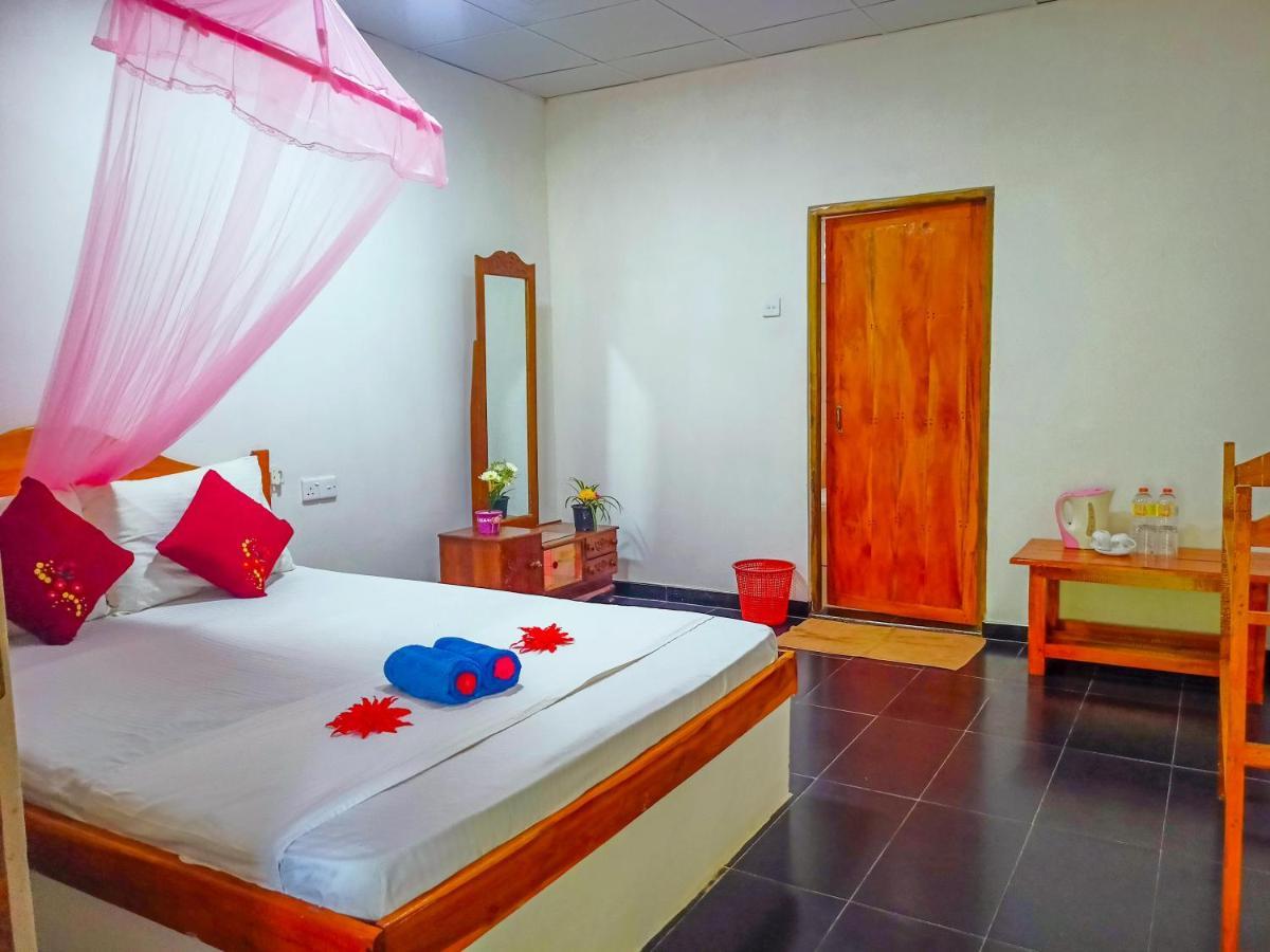 Sun Flower Homestay Сигирия Экстерьер фото