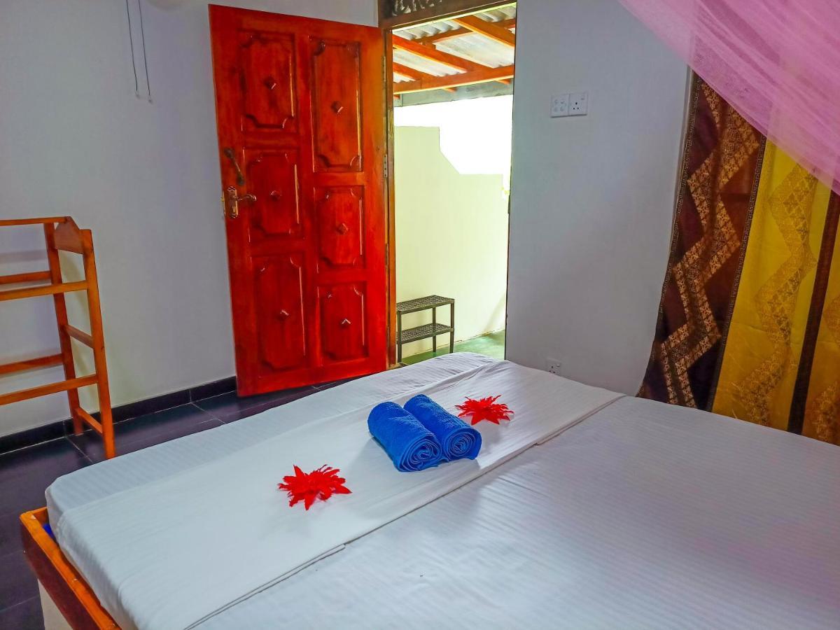 Sun Flower Homestay Сигирия Экстерьер фото