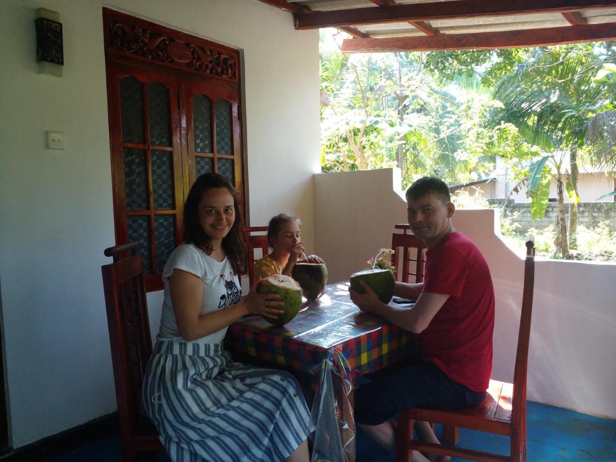 Sun Flower Homestay Сигирия Экстерьер фото