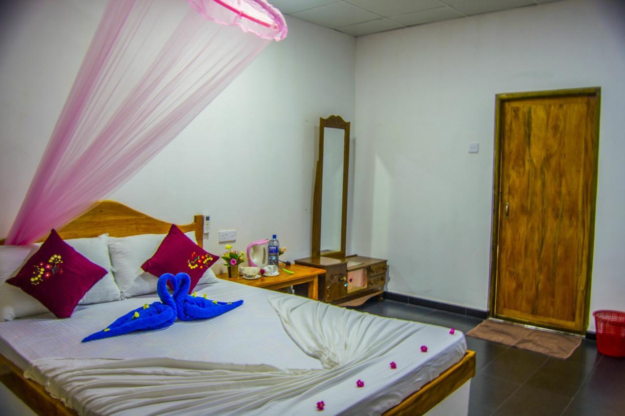 Sun Flower Homestay Сигирия Экстерьер фото